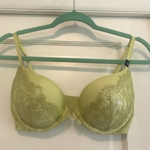 Victoria’s Secret yellow lace very sexy 34D